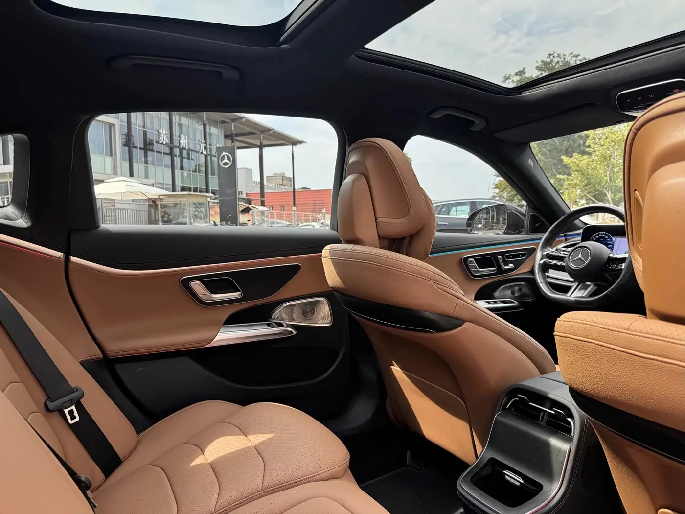 Mercedes-Benz E-Class 2023 — Фото 13/20