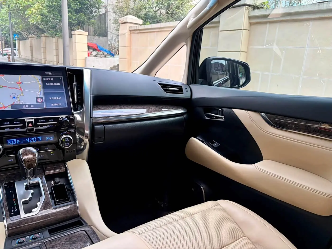 Toyota Vellfire 2021 — Photo 15/18