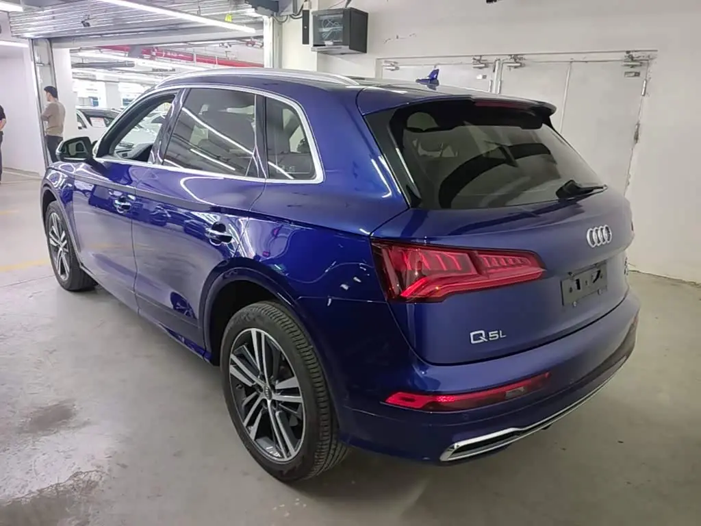 Audi Q5L 2020 — ფოტო 5/20