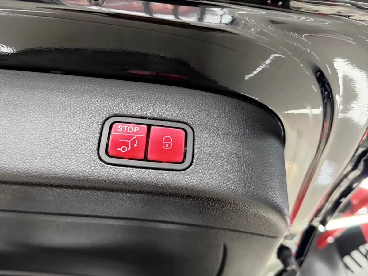 Mercedes-Benz GLS 2016 — Photo 10/20