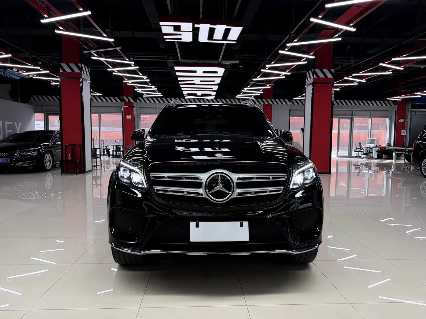 Mercedes-Benz GLS 2016 — Photo 2/20