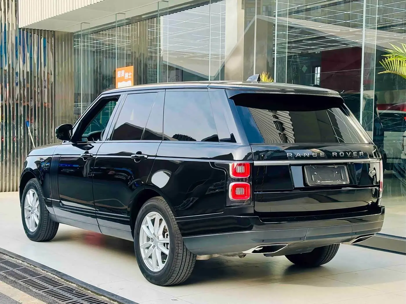 Land Rover Range Rover 2019 — Photo 4/16
