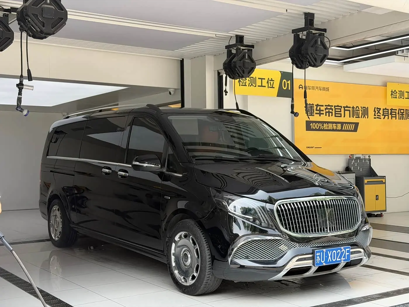 Mercedes-Benz V-Class 2023 — Фото 2/18