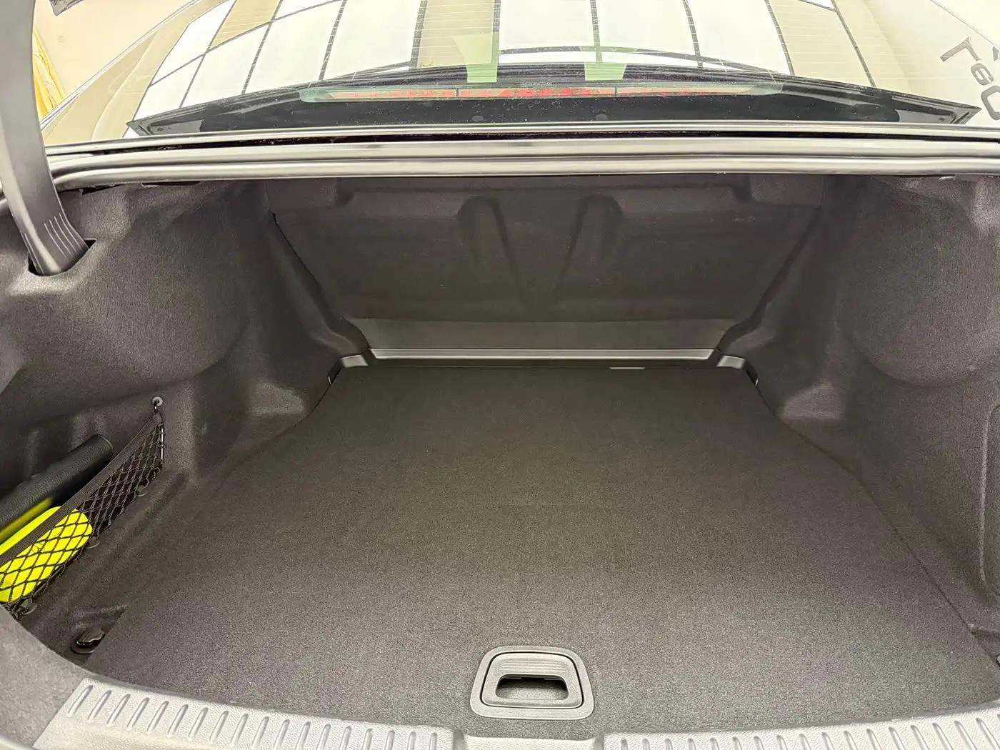 Mercedes-Benz E-Class 2024 — ფოტო 17/20