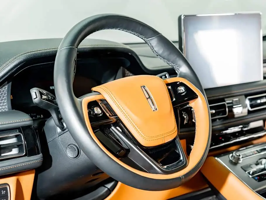 Lincoln Aviator 2023 — Photo 11/20