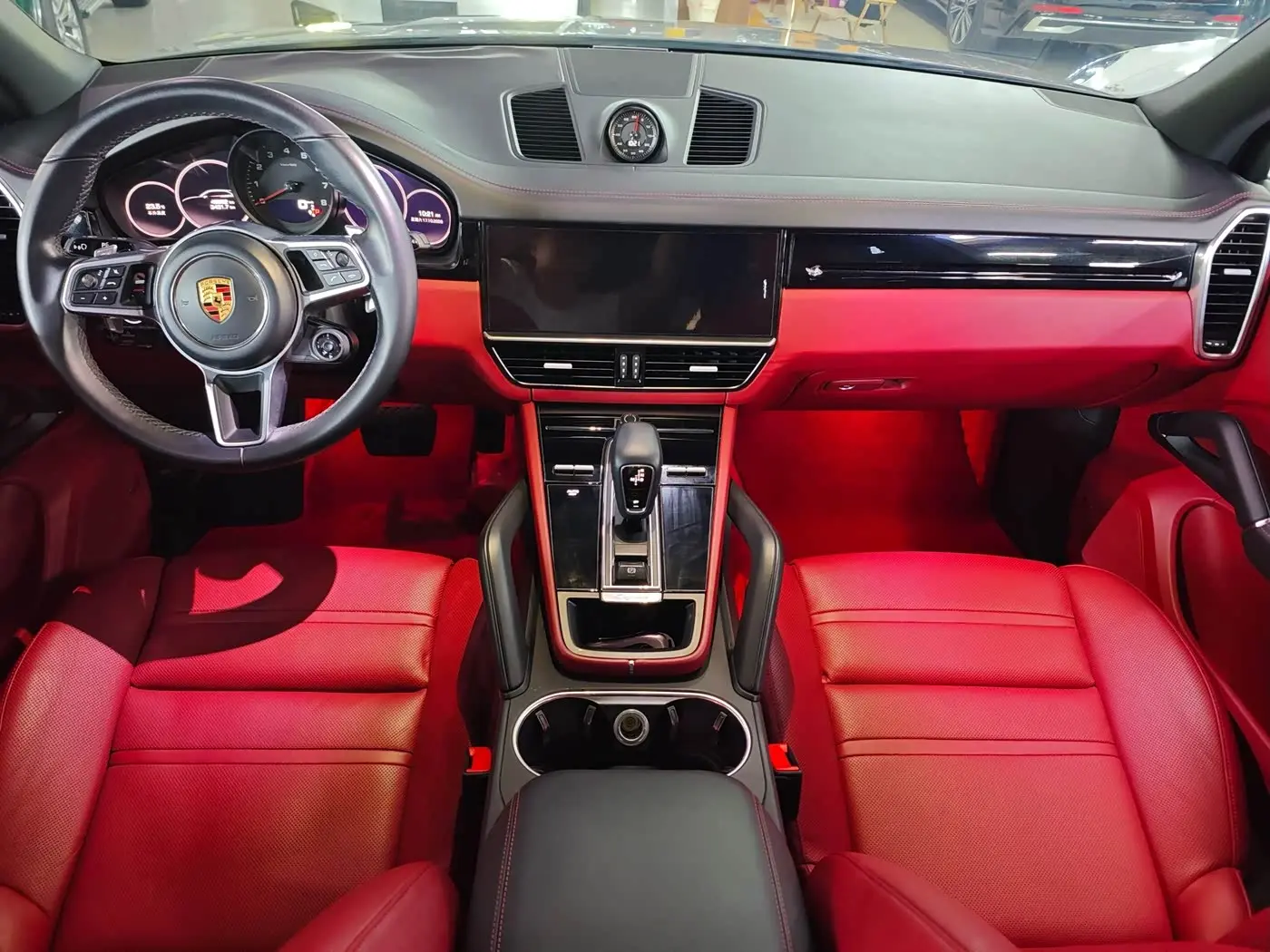 Porsche Cayenne 2020 — Photo 12/17