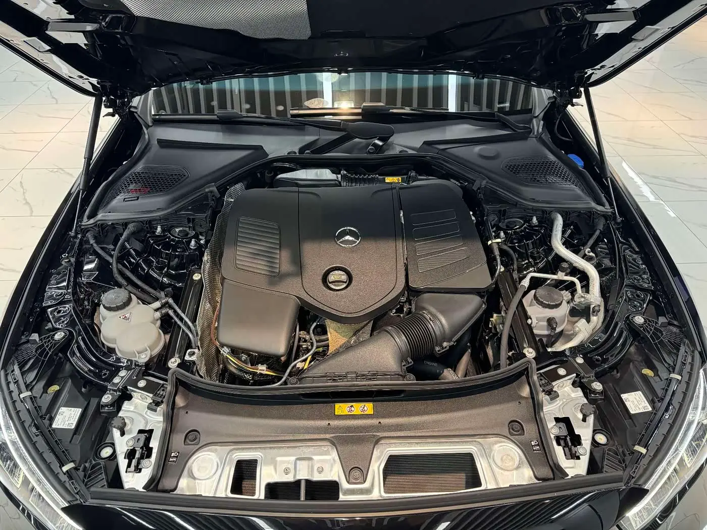 Mercedes-Benz E-Class 2024 — Photo 16/16