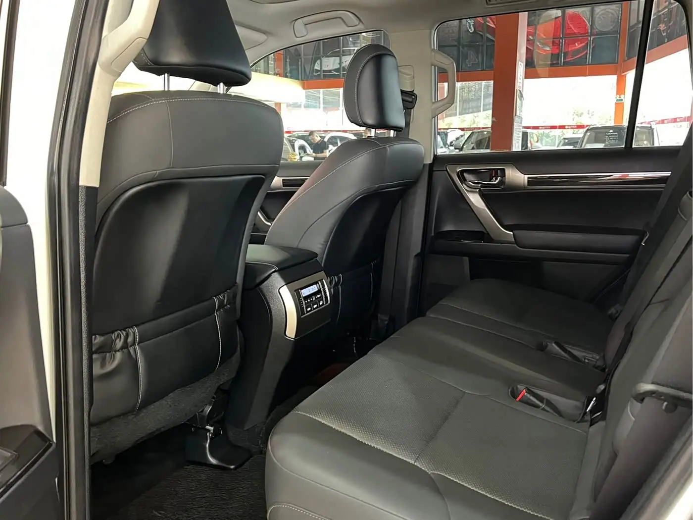 Lexus GX 2015 — Photo 8/16