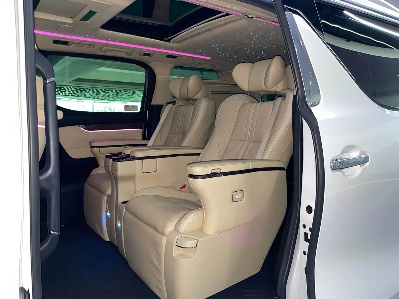 Toyota Alphard 2021 — Photo 13/20