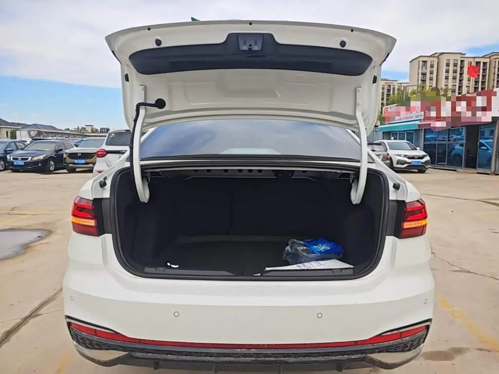 Volkswagen Lavida 2024 — Photo 18/19