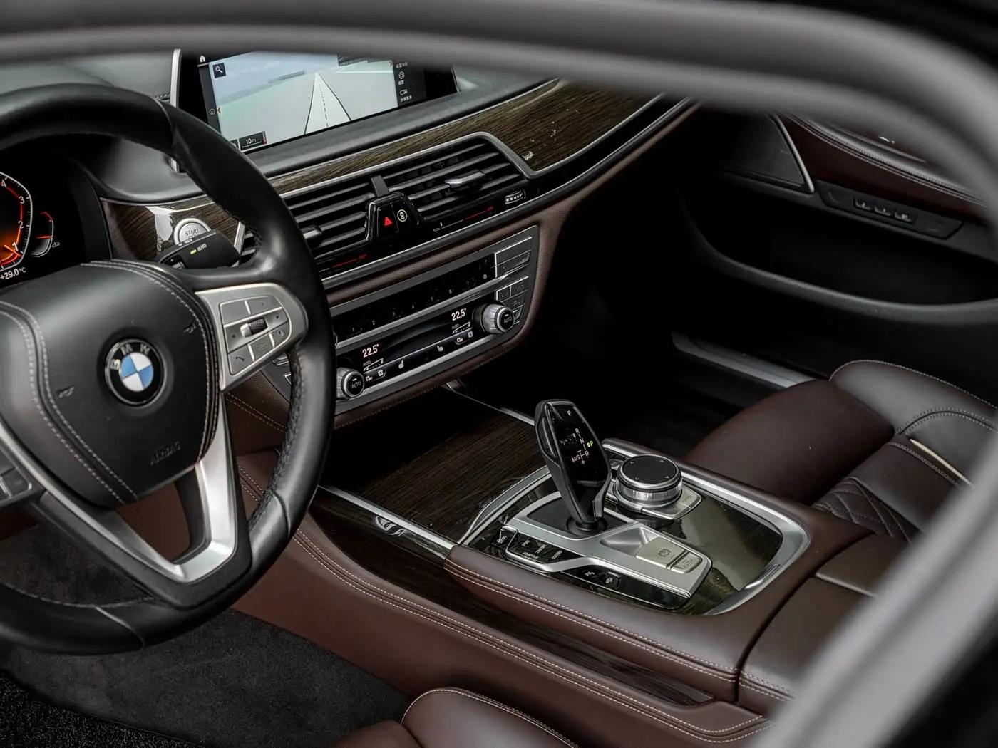 BMW 7 Series 2021 — Photo 7/17