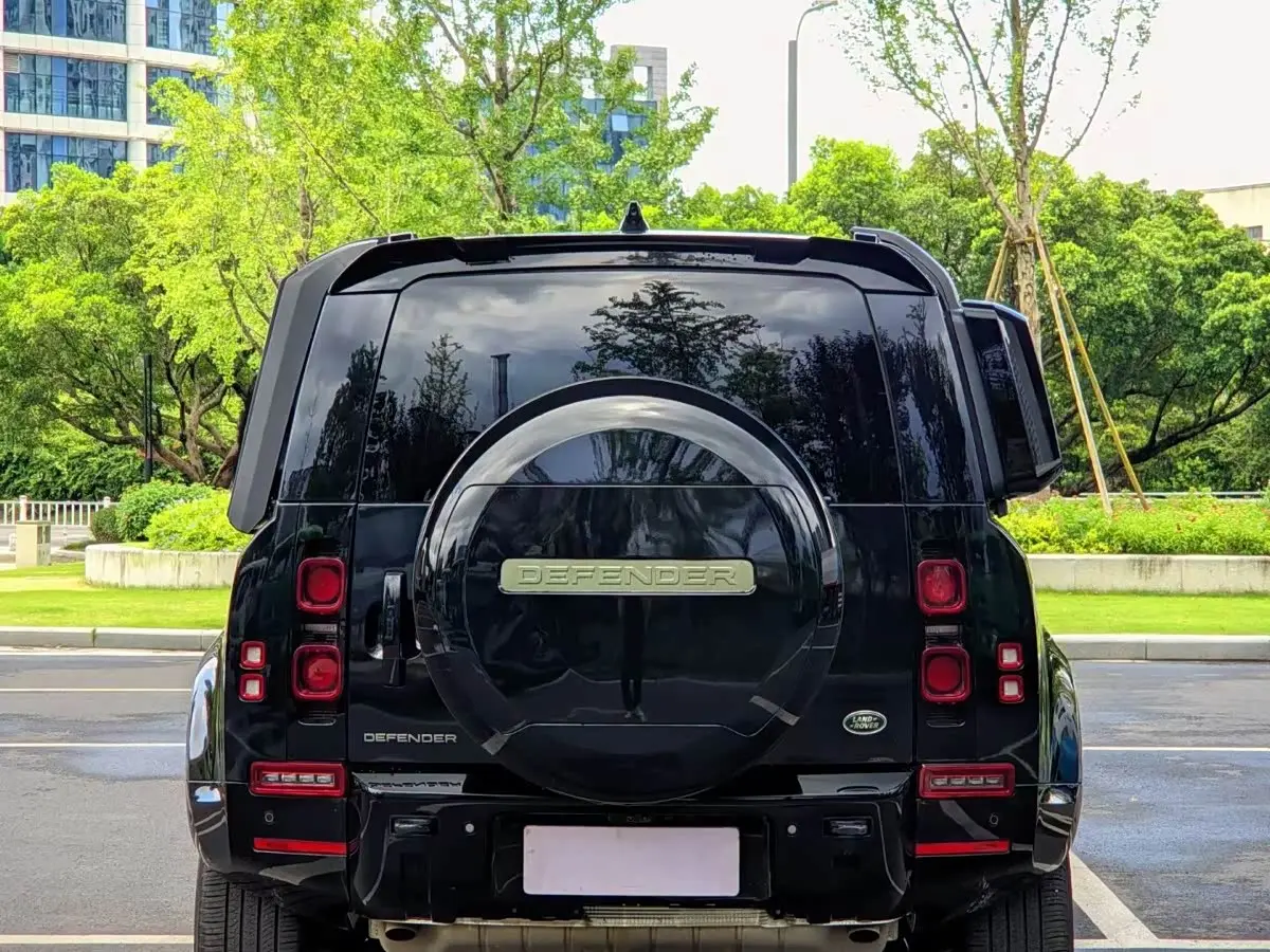 Land Rover Defender 2024 — Photo 16/16