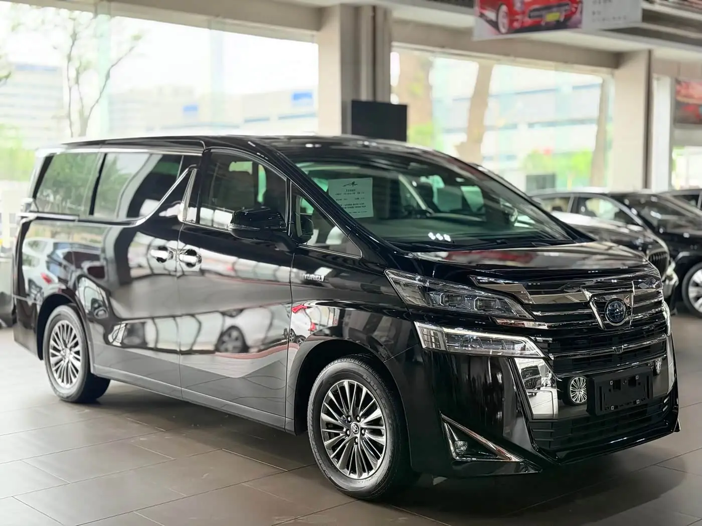 Toyota Vellfire 2020 — Фото 3/20
