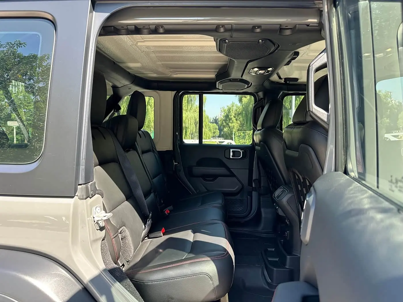 Jeep Wrangler 2022 — Фото 13/19