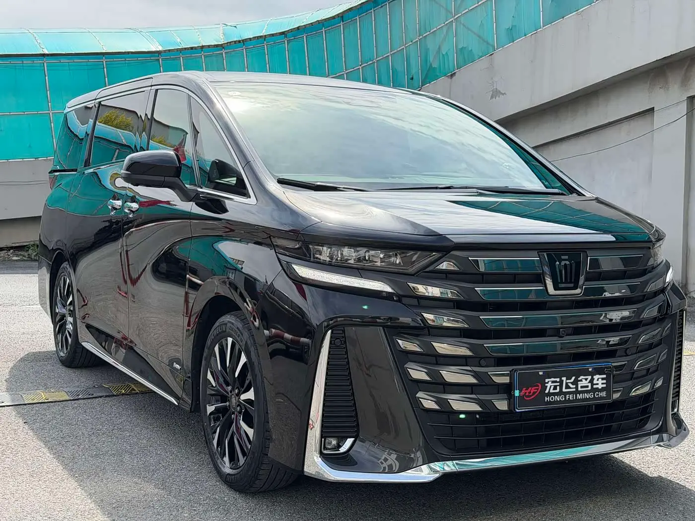 Toyota Vellfire 2023 — Photo 4/18