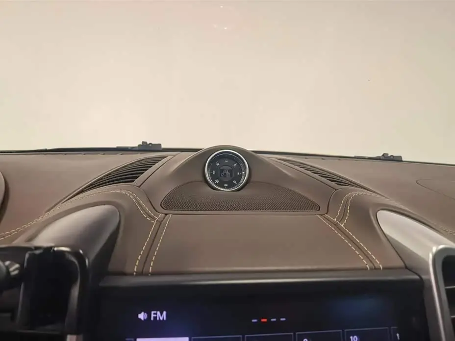 Porsche Cayenne 2018 — Photo 15/19