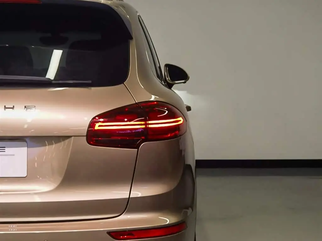 Porsche Cayenne 2018 — Photo 16/19