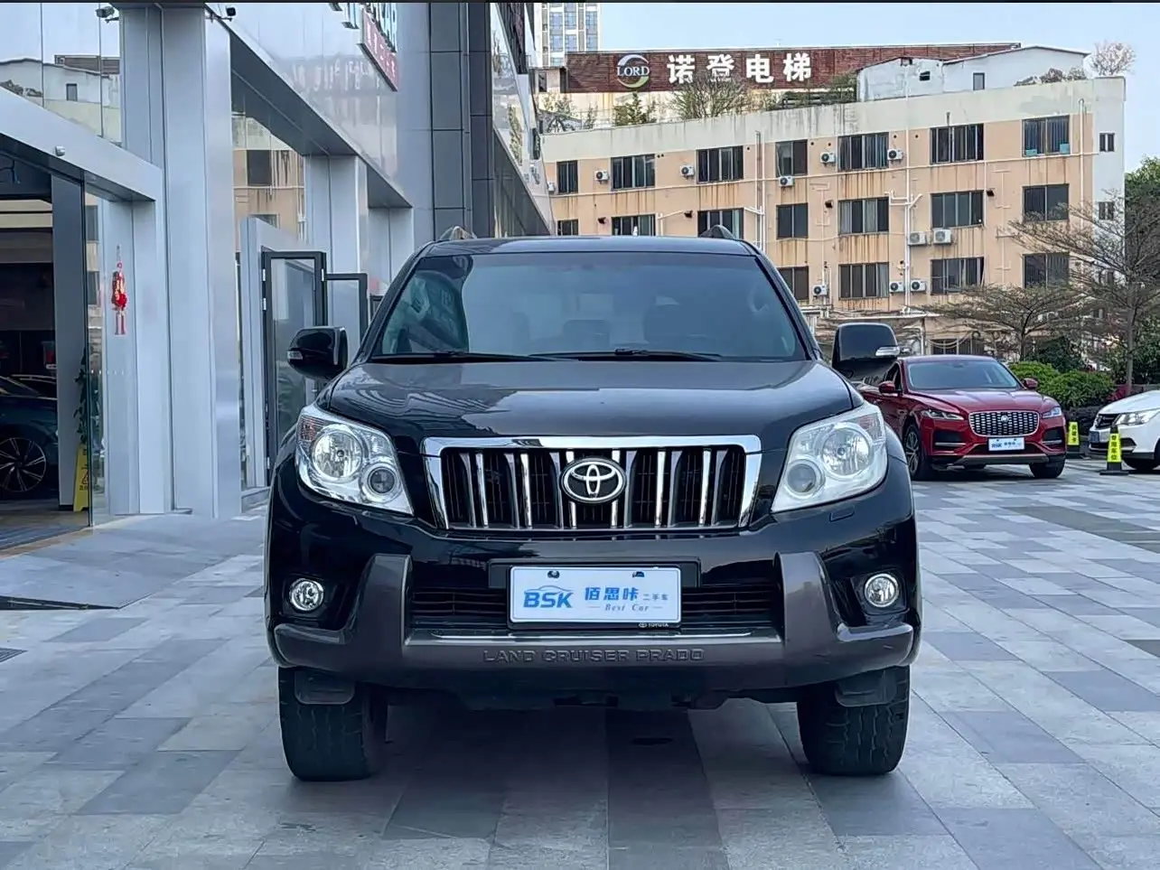 Toyota Prado 2013 — Photo 2/17