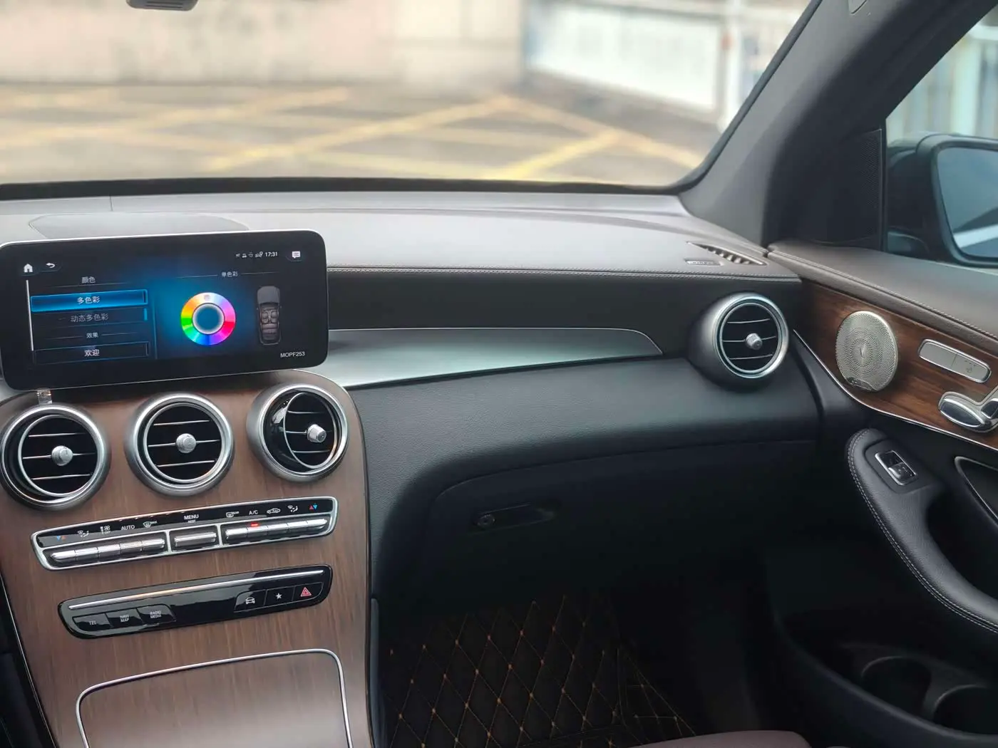 Mercedes-Benz GLC 2021 — Photo 9/12