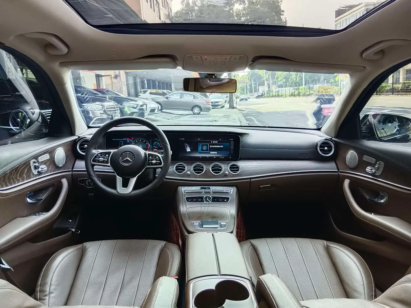 Mercedes-Benz E-Class 2021 — Photo 9/16