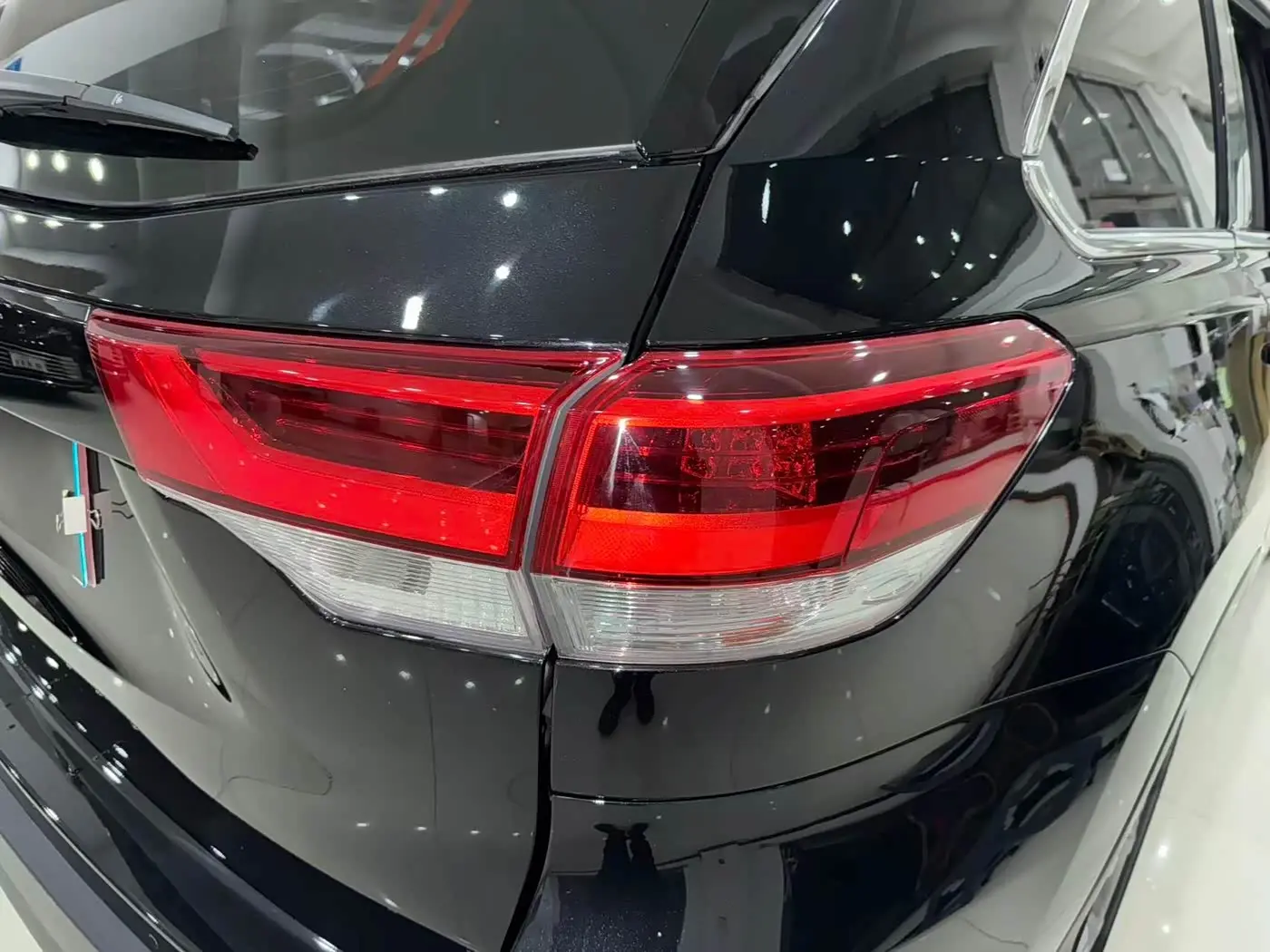 Toyota Highlander 2021 — Фото 17/18
