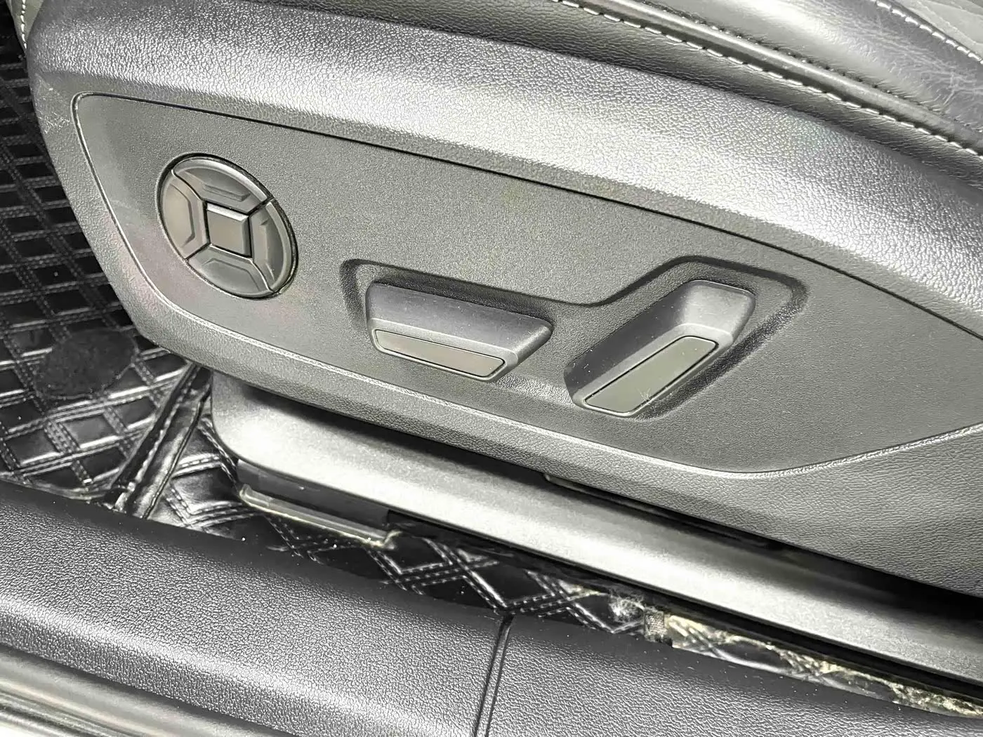 Audi A3 2023 — Фото 12/20