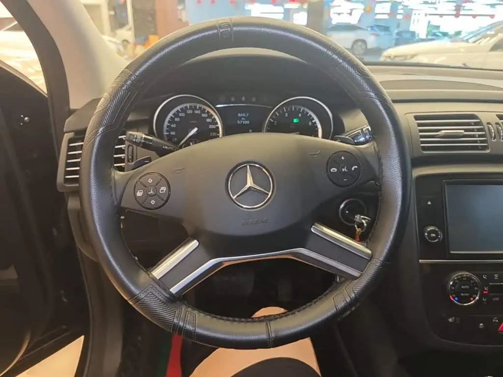 Mercedes-Benz R-Class 2018 — Photo 11/20