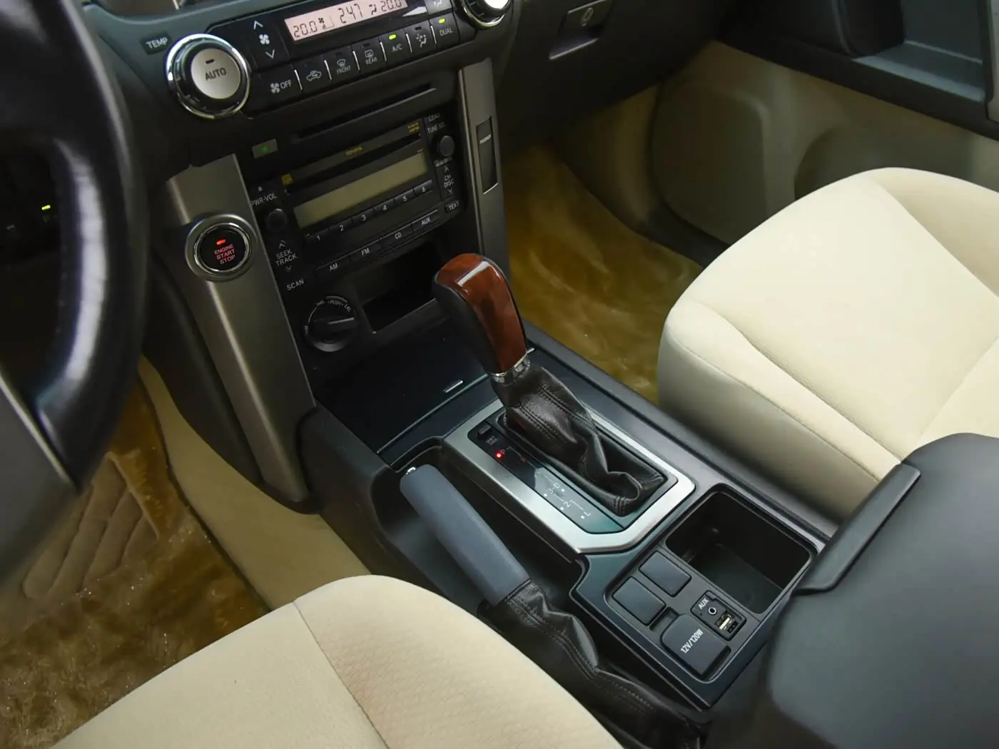 Toyota Prado 2012 — Photo 10/15