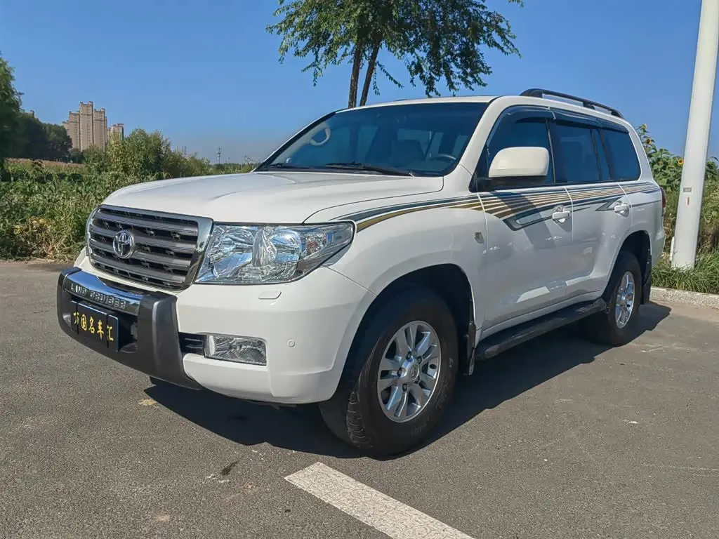 Toyota Land Cruiser 2011 — Фото 1/20