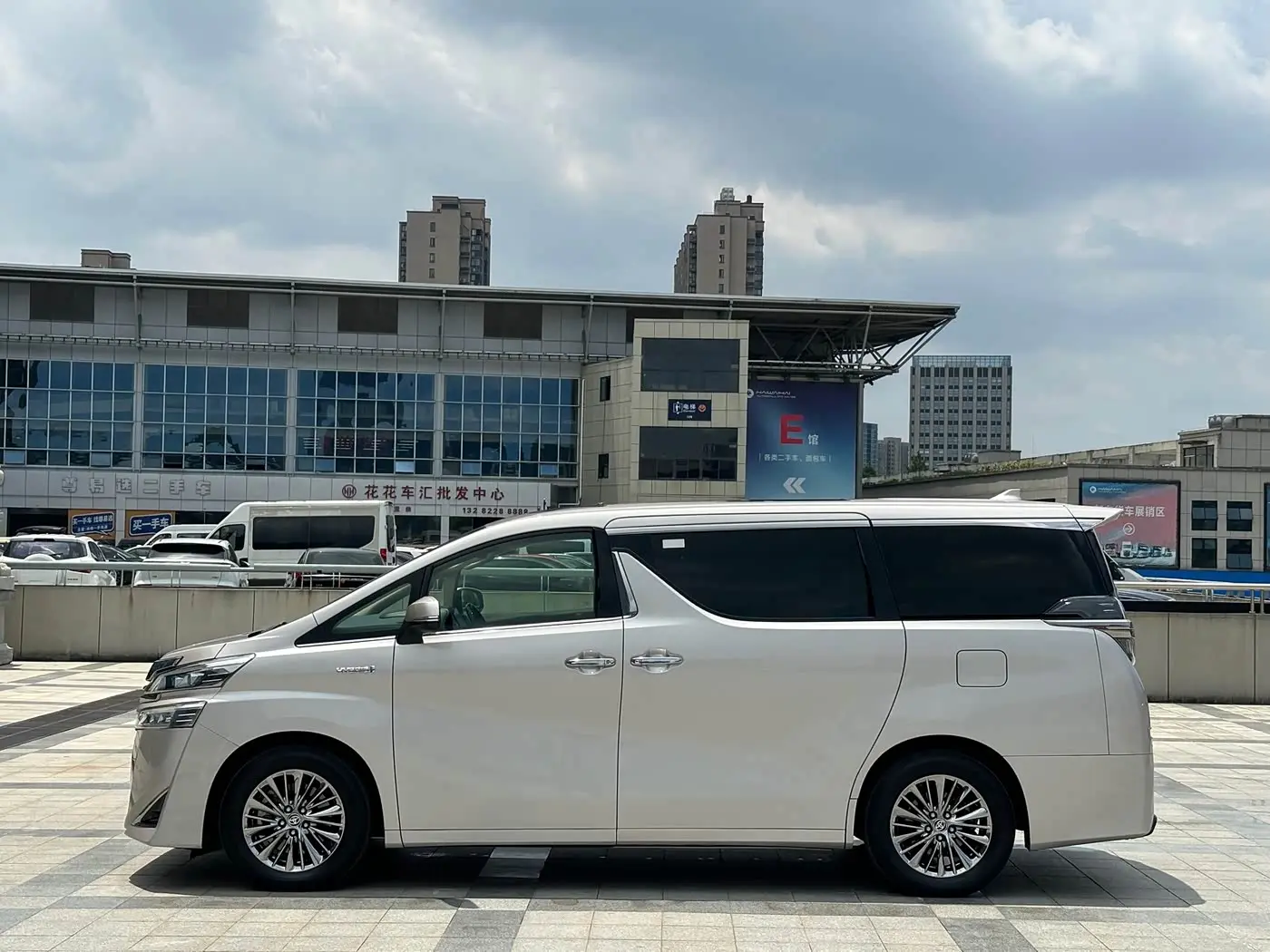Toyota Vellfire 2020 — Фото 5/13
