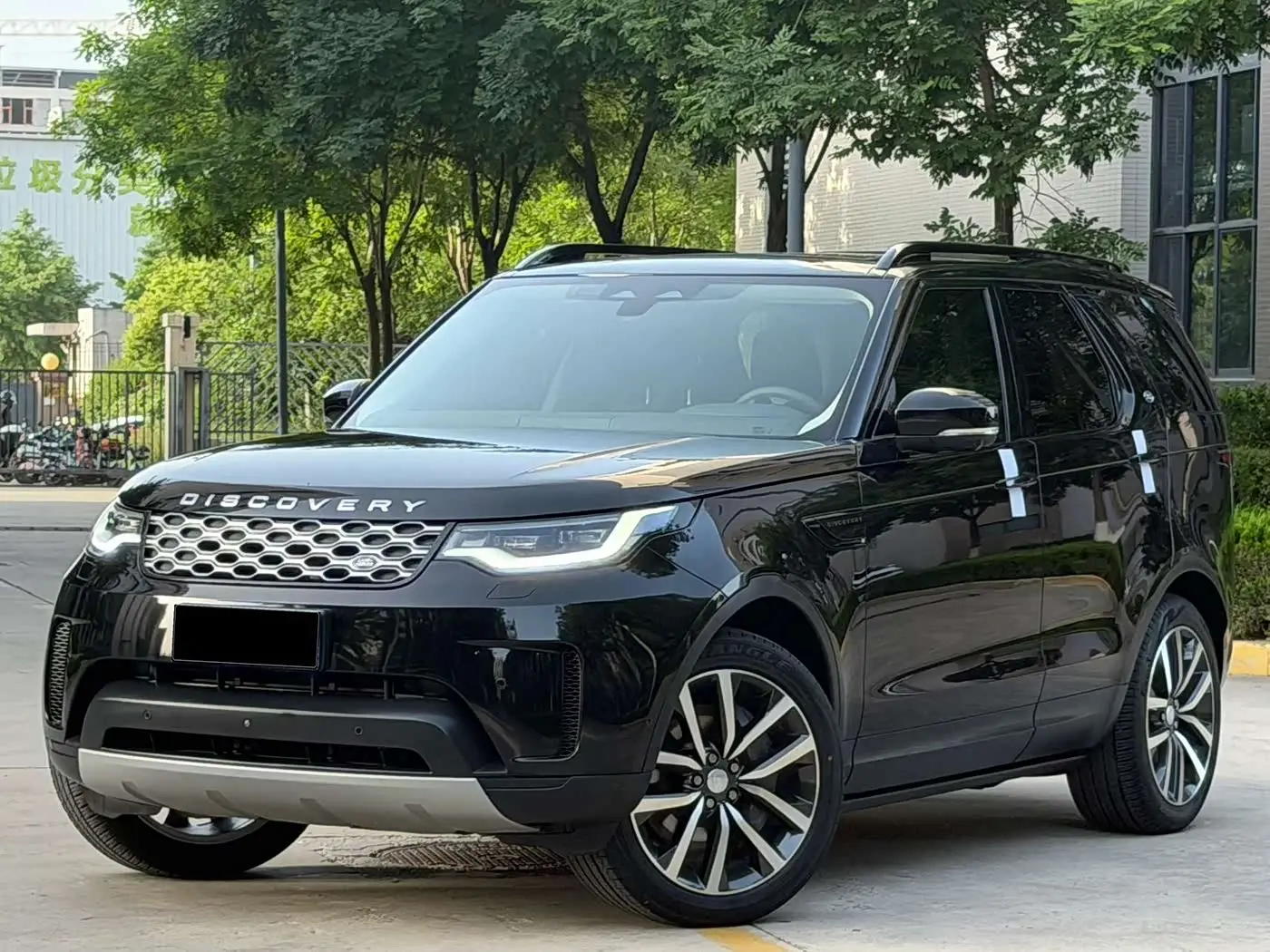 Land Rover Discovery 2024 — Фото 1/16