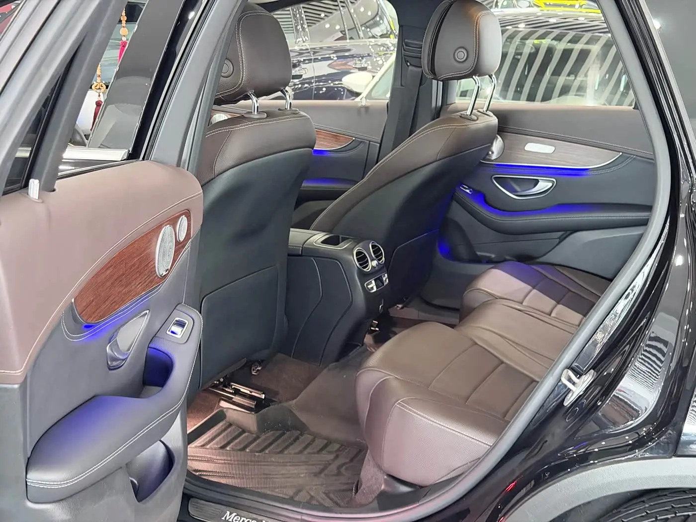 Mercedes-Benz GLC 2020 — Photo 8/17