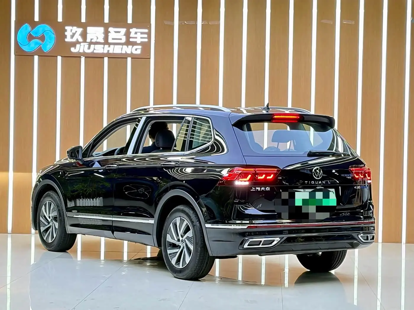 Volkswagen Tiguan L PHEV 2025 — Фото 14/18