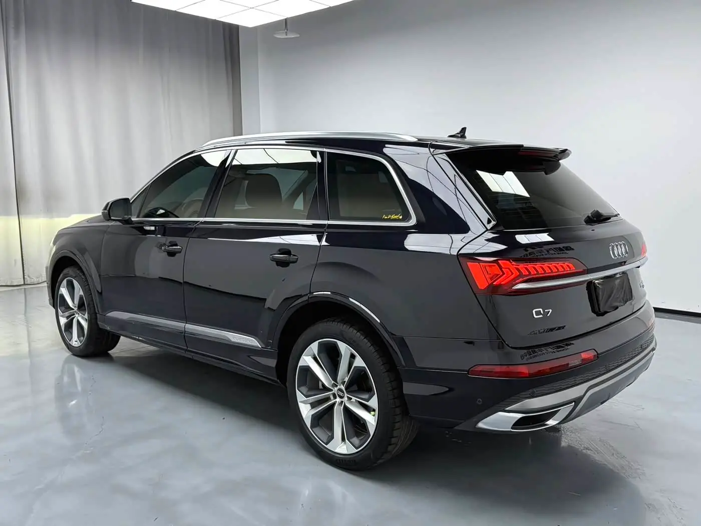 Audi Q7 2021 — Photo 9/9
