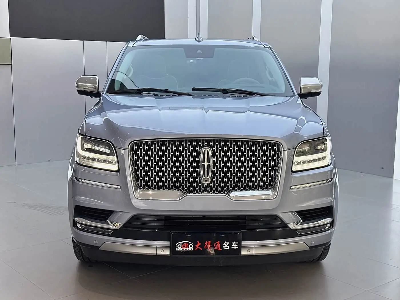 Lincoln Navigator 2022 — Photo 2/20