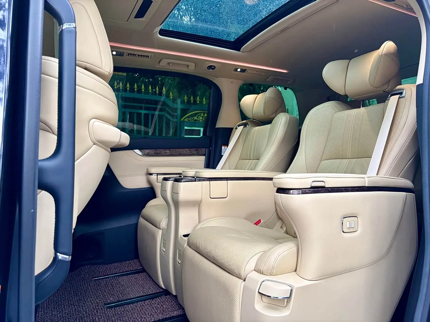 Toyota Vellfire 2021 — Photo 10/20
