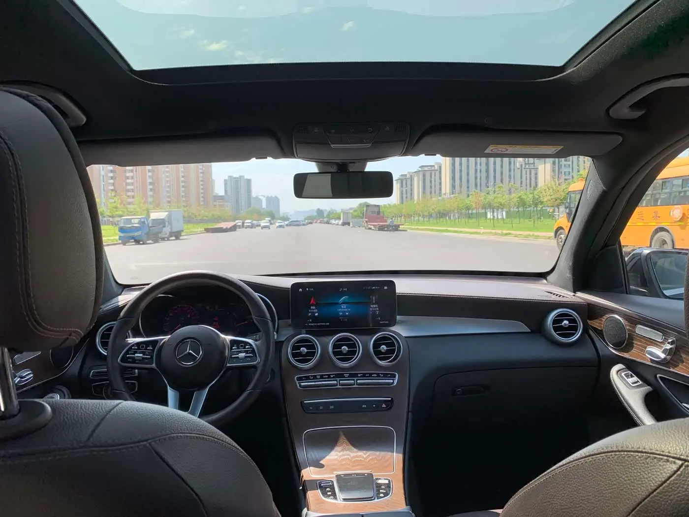 Mercedes-Benz GLC 2023 — Photo 6/10