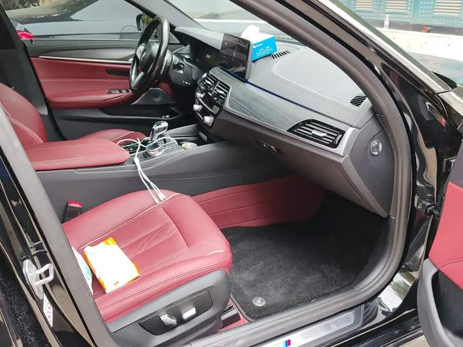 BMW 5 Series 2023 — Photo 8/16
