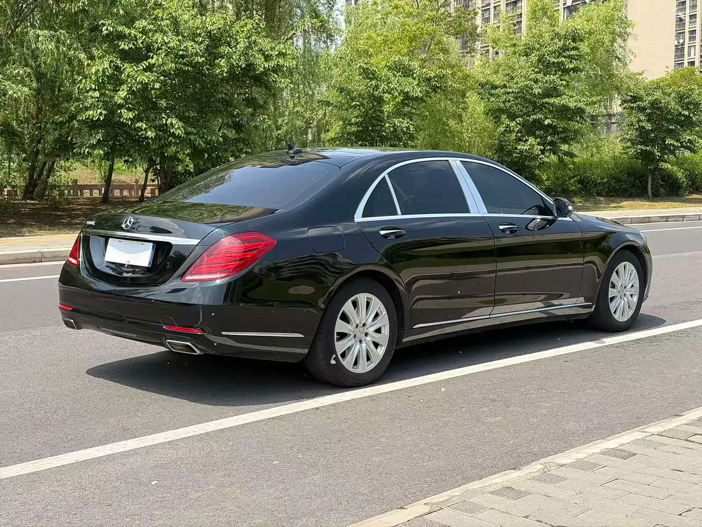 Mercedes-Benz S-Class 2016 — Photo 6/17