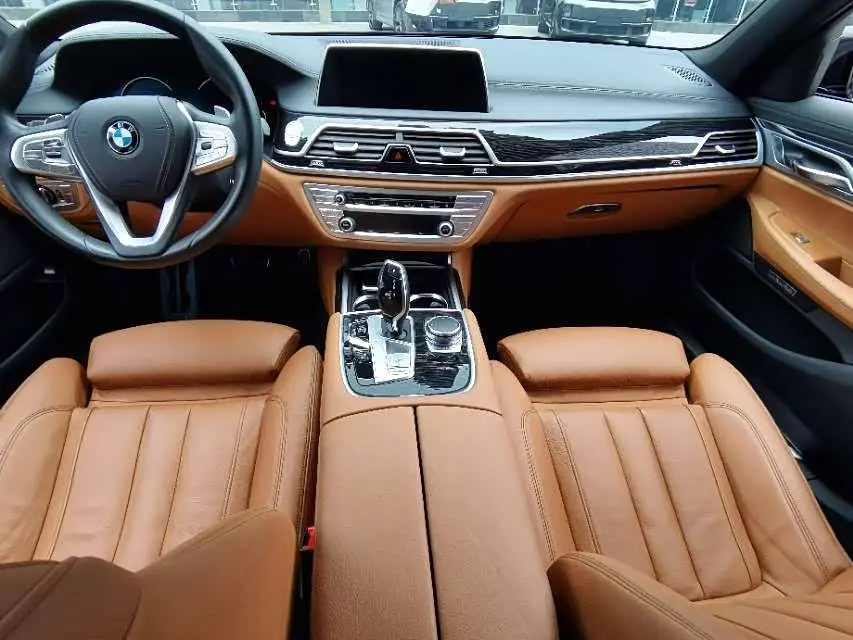 BMW 7 Series 2018 — Фото 7/9
