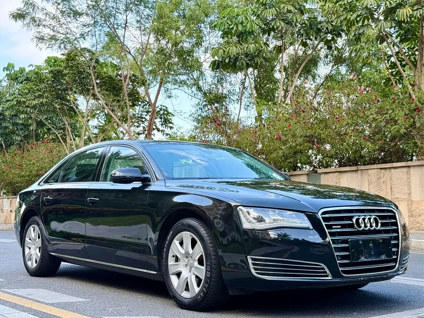 Audi A8 2013 — Фото 3/17
