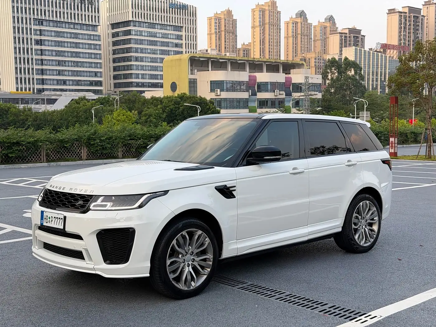 Land Rover Range Rover Sport 2016 — Şəkil 1/10