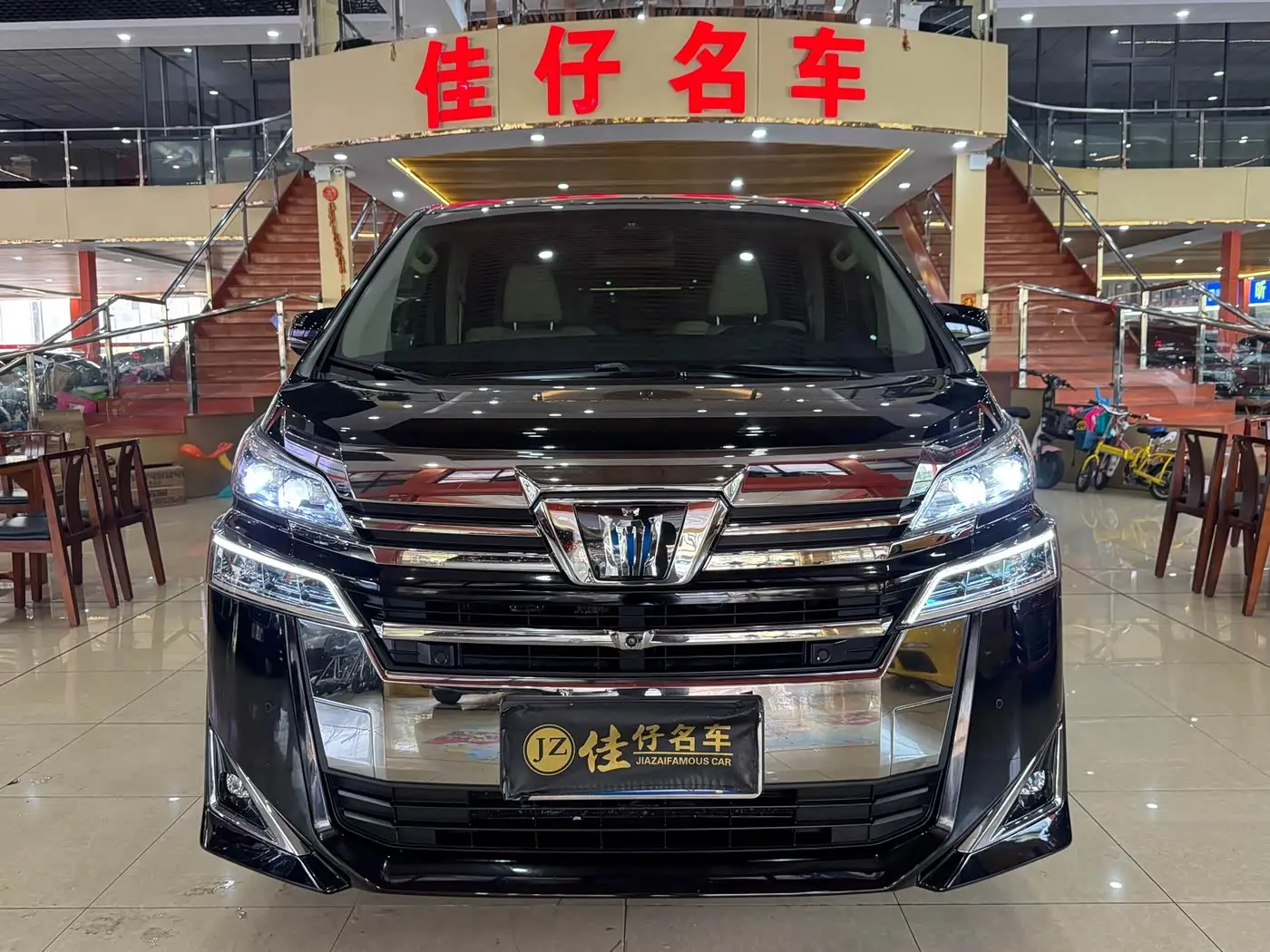 Toyota Vellfire 2021 — Photo 2/15