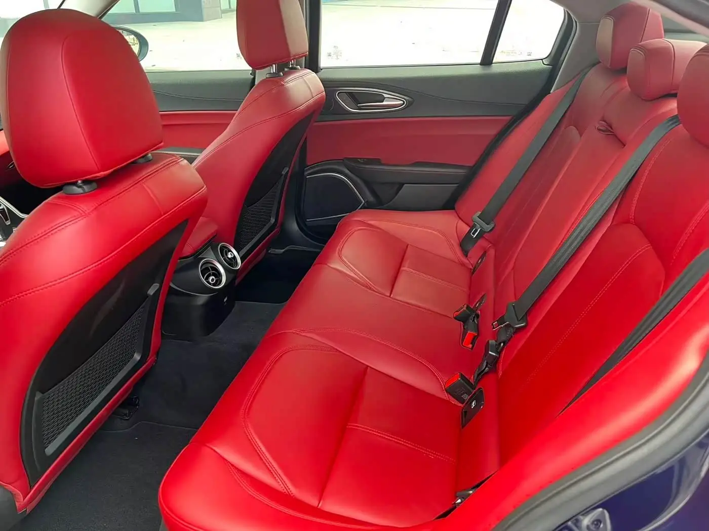 Alfa Romeo Giulia 2021 — Photo 5/15