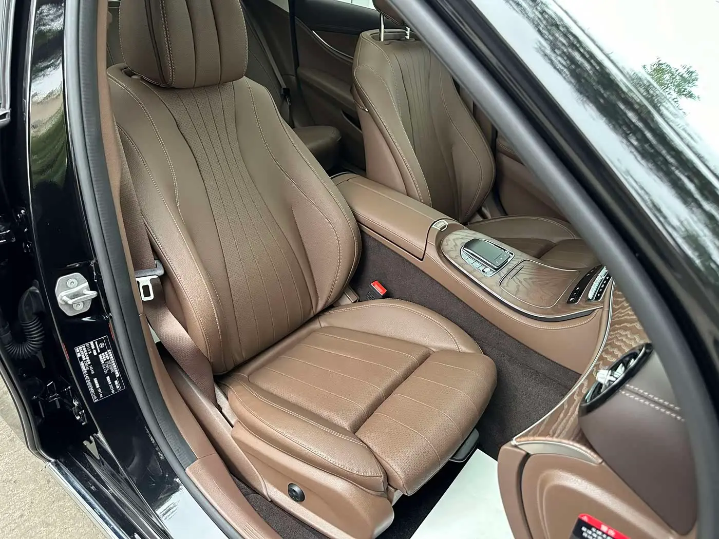 Mercedes-Benz E-Class 2023 — Фото 13/17