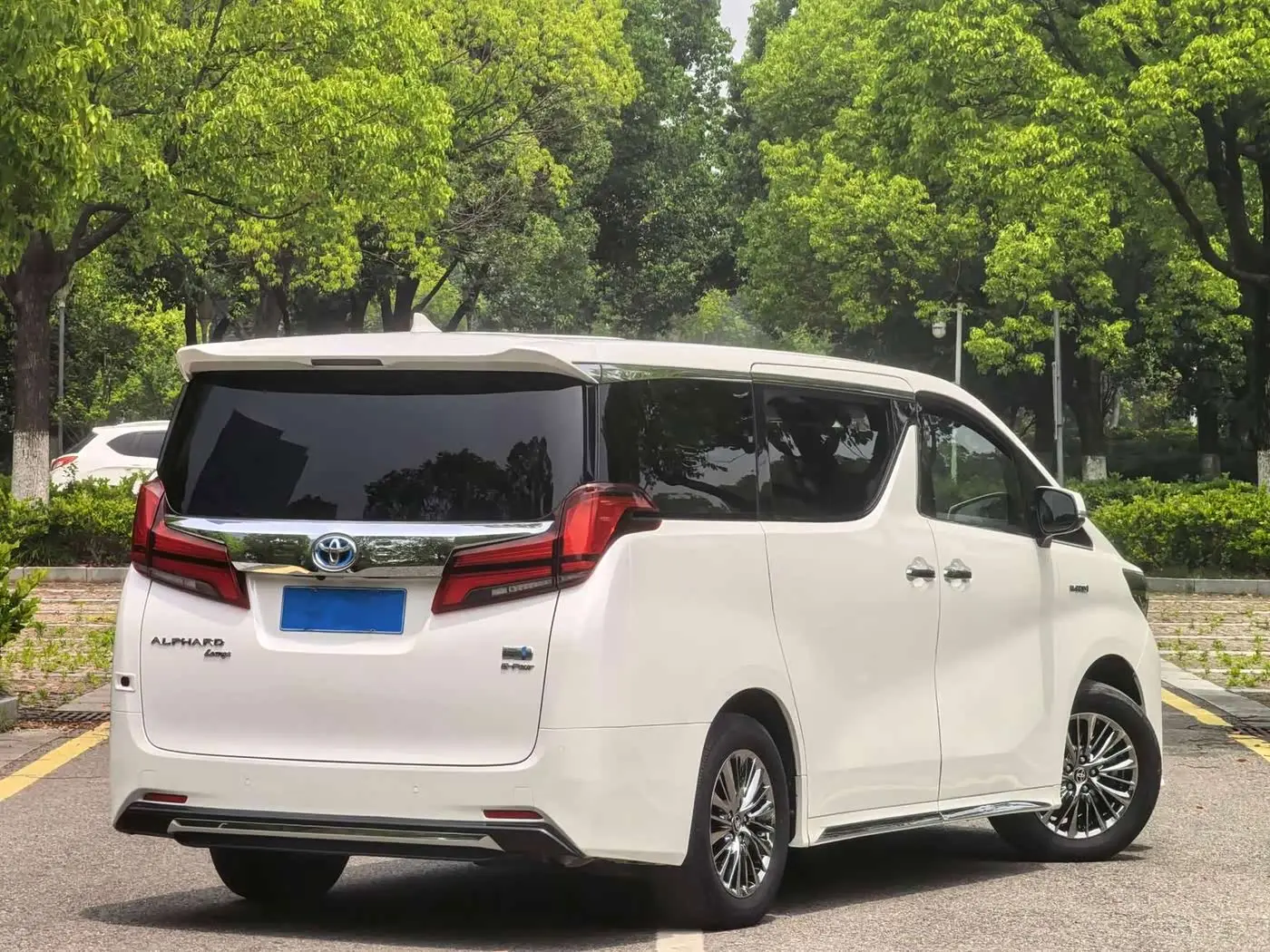 Toyota Alphard 2021 — Photo 4/17
