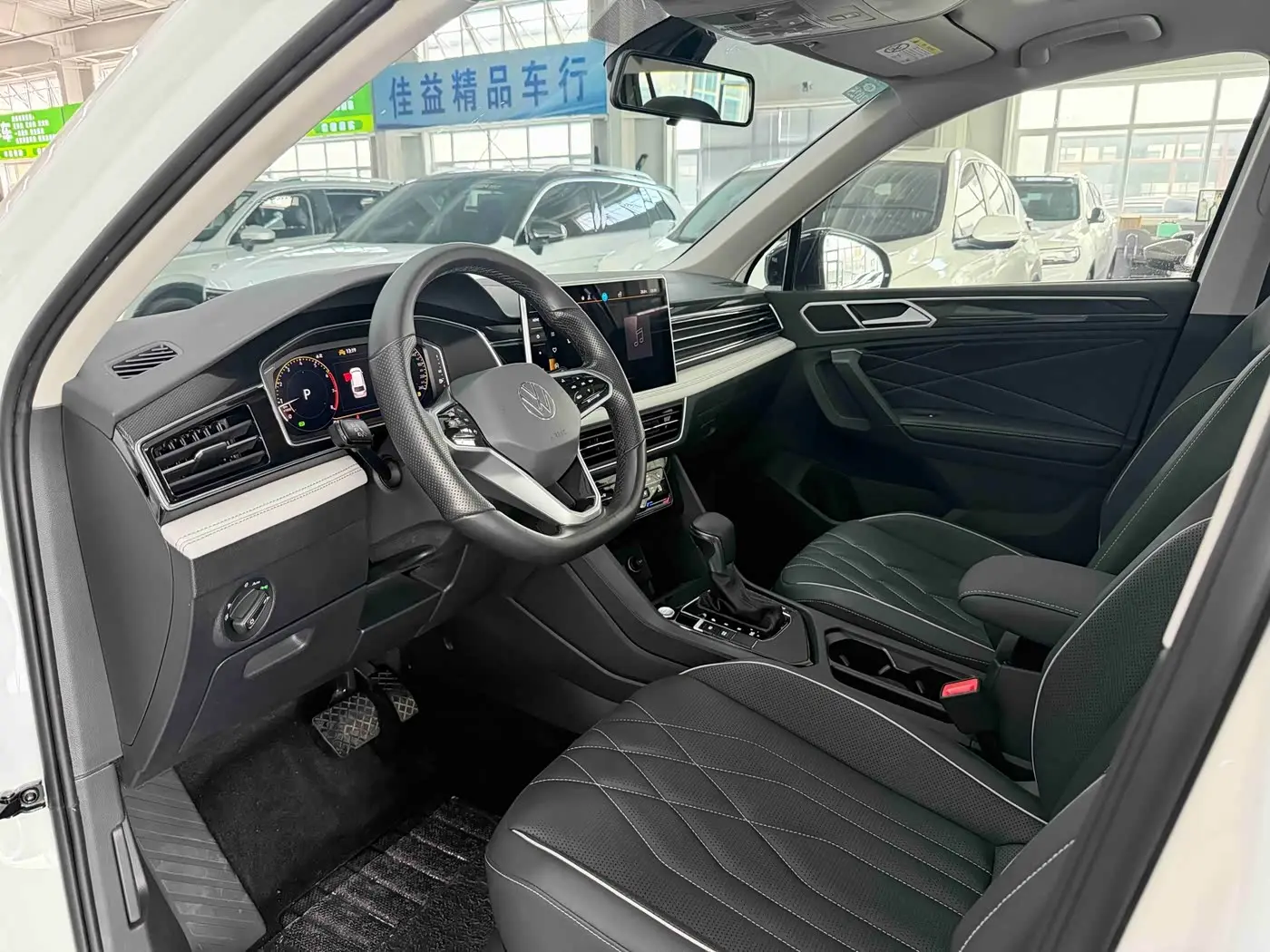 Volkswagen Tiguan L 2023 — Фото 7/20