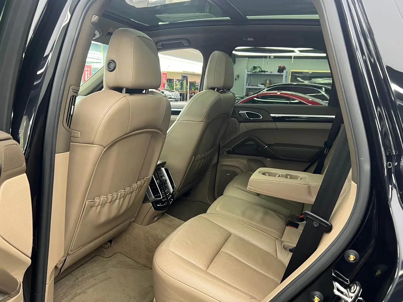 Porsche Cayenne 2012 — ფოტო 4/9
