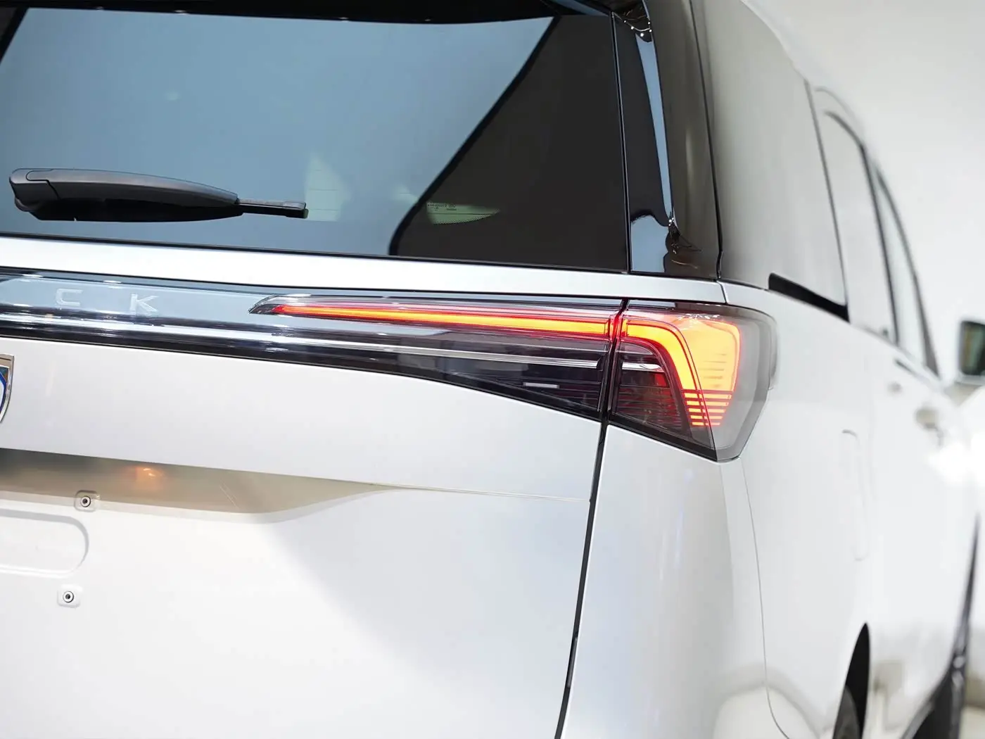 Buick GL8 New Energy 2025 — Фото 8/18