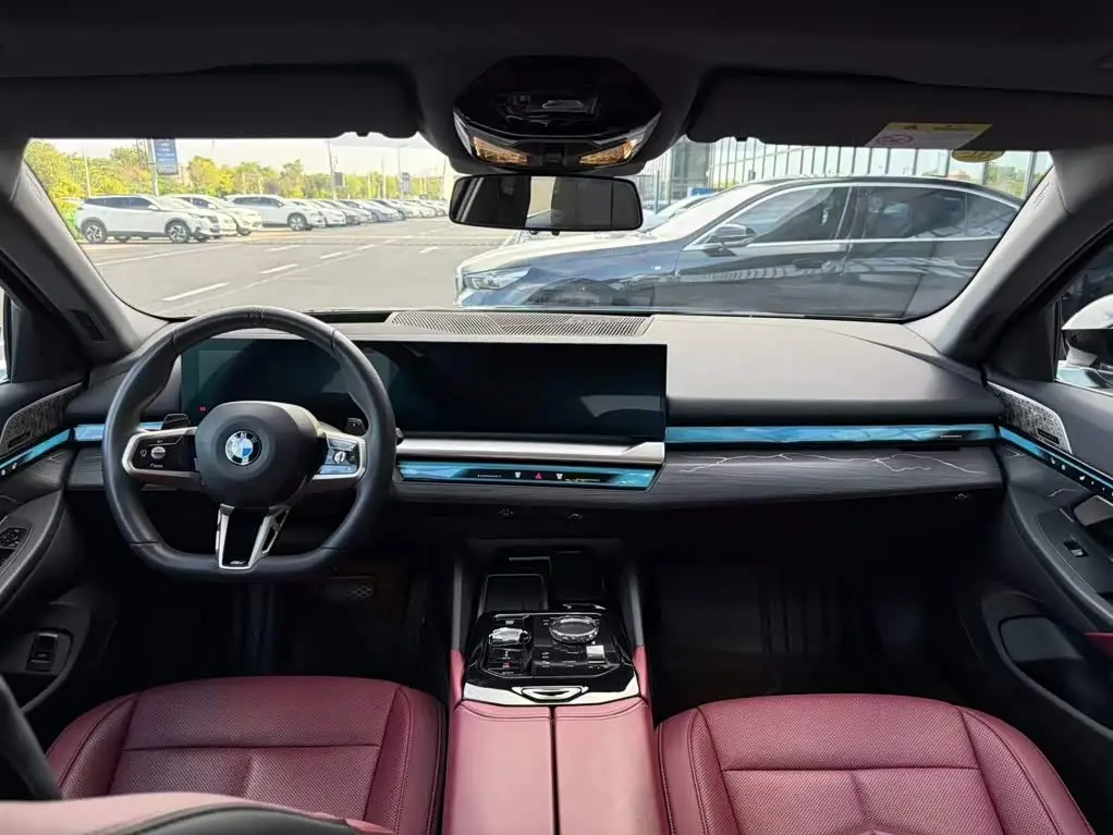 BMW 5 Series 2025 — Photo 9/19